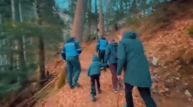 turisti ursoaica interventie jandarmi