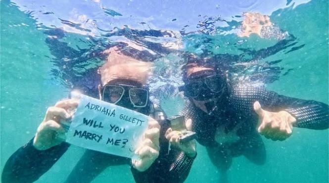 james hetfield lider metallica cerut iubita casatorie sub apa rechini