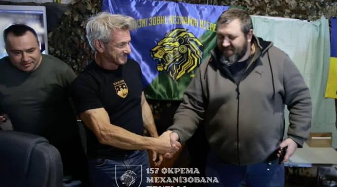 actorul sean penn pe front in ucraina in loc sa si ridice oscarul