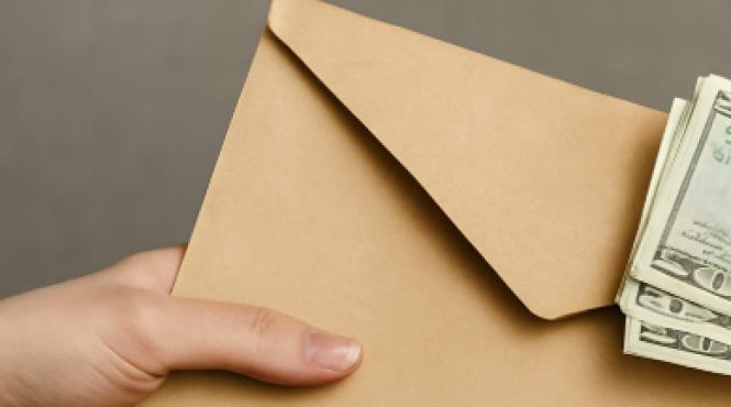 o functionara din ucraina prinsa cu mita de 40 000 de dolari