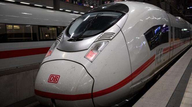 roman blocheaza trafic feroviar germania tunel mare viteza