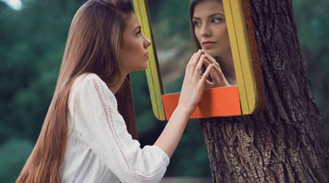 5 indicii corporale arata persoana narcisista