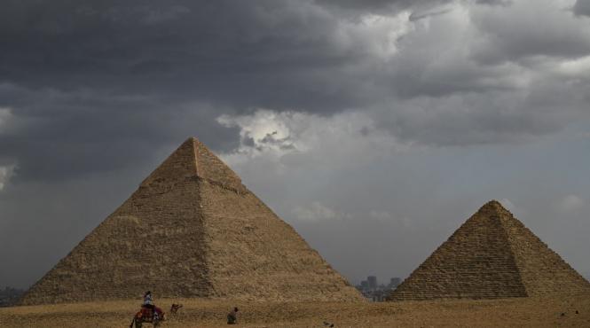 misterul piramidelor de ce se crede construite extraterestri