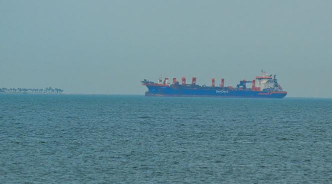 decizie majora criza orient iran deschide stramtoare ormuz ajutoare umanitare