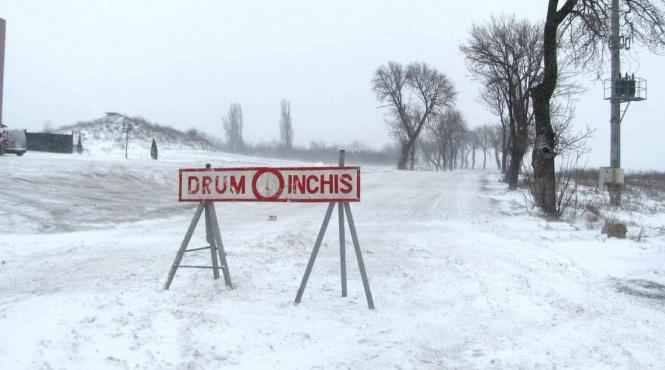 ninsorile inchid un drum la horezu politia a restrictionat circulatia
