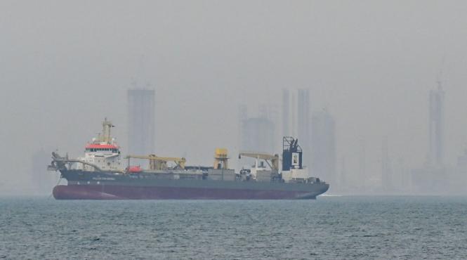 bursele din asia se prabusesc pretul petrolului explodeaza