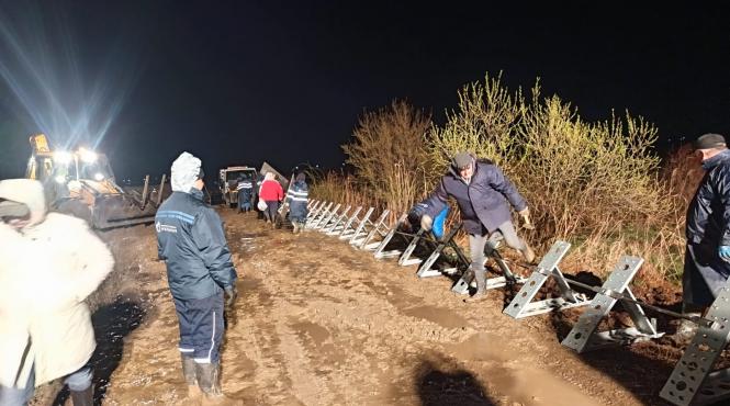 viitura raul putna instalate panouri mobile saci de nisip mircesti