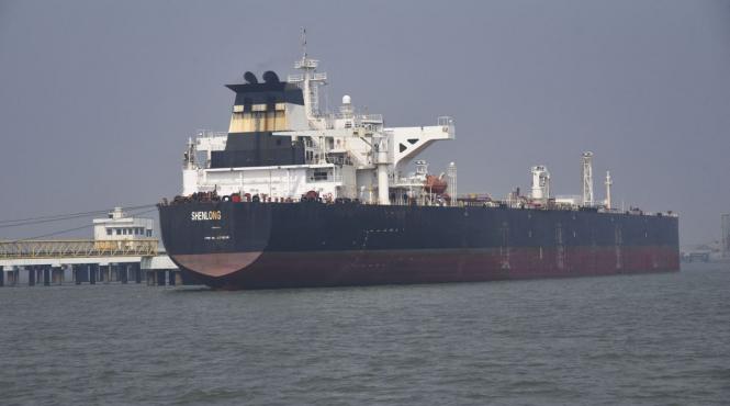 dependenta globala petrol blocada stamtorea ormuz energie regenerabila