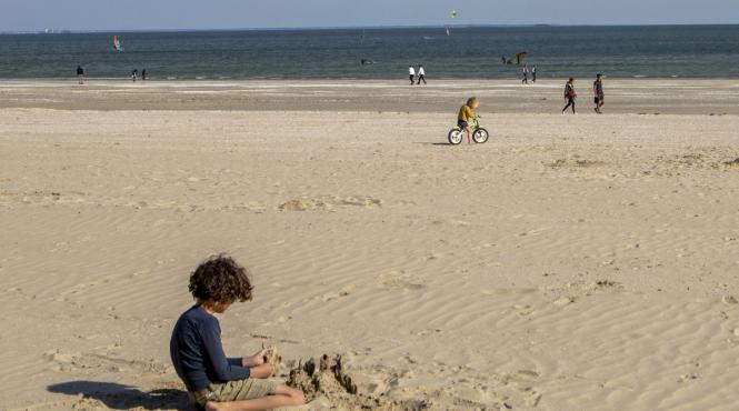 oferta inedita hotel franta cum pot primi turistii banii inapoi