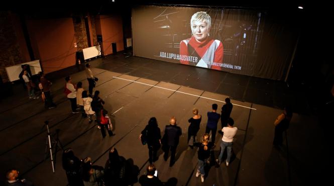 ada hausvater aplaudata in picioare la timisoara dupa doua decenii care au schimbat destinul unui teatru