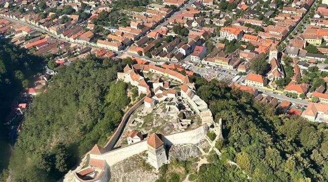 cetatea rasnov blocaje restaurare degradare licitatie lucrari