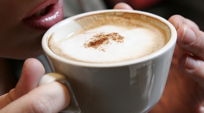 atentie cafea automat mii bacterii periculoase singur pahar