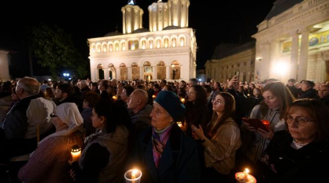 hristos a inviat lumina sperantei se aprinde in inimile noastre