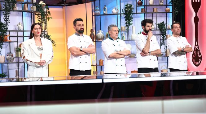 prima confruntare a echipelor prima alarma a amuletei primii fiori ai probei eliminatorii si un super avantaj in premiera diseara incep battle urile chefi la cutite