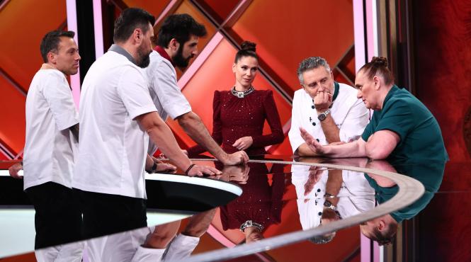 chefi la cutite lider de audienta echipa lui chef orlando din nou victorioasa diseara confruntare intensa irina pune in joc puterea de a bloca cutitele de aur