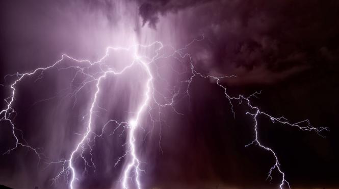 alerta meteo imediata ploi torentiale si descarcari electrice 18 aprilie