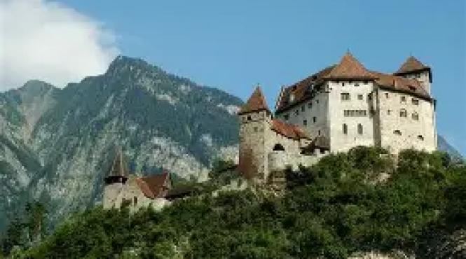 liechtenstein turisti aeroport
