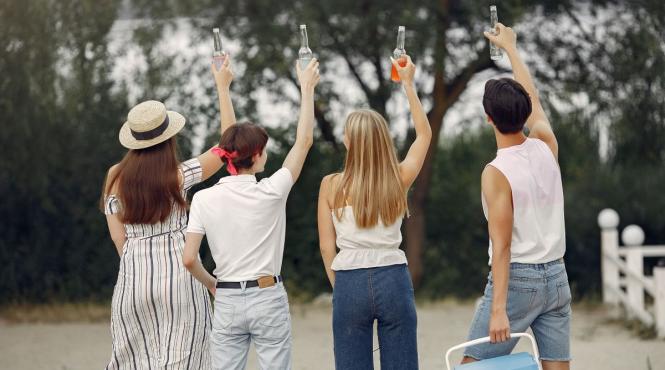 cum sa alegi tinuta potrivita pentru evenimentele de vara in aer liber