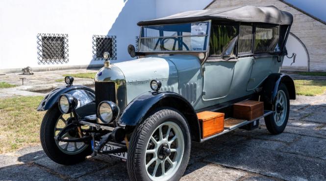 retro parada primaverii 2026 aduce peste 200 de masini de epoca in parcul lumea copiilor