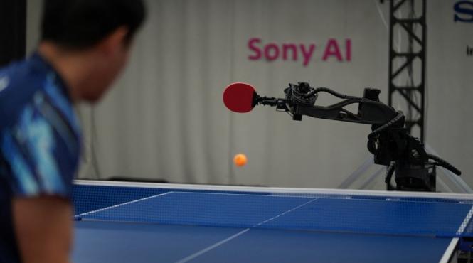 robot ace tenis de masa profesionist