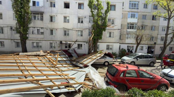 romania lovita cea mai violenta furtuna 2026 morti raniti