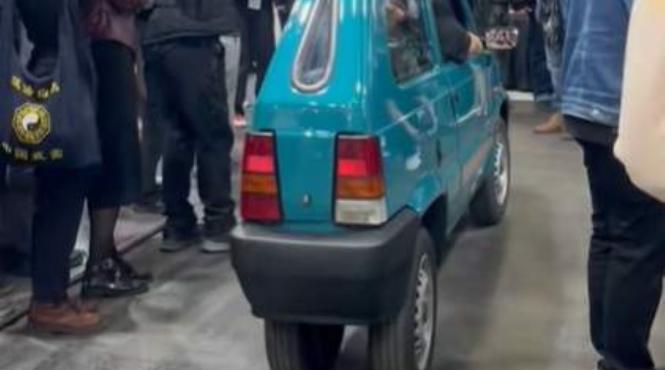 cum arata cea mai mica masina lume povestea autovehiculului 50 cm cucerit internetul