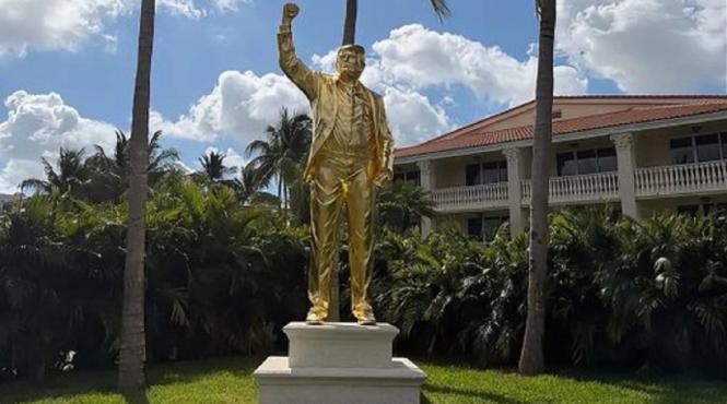 mania grandorii donald trump statuie acoperita cu aur