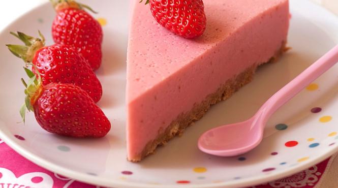 desert de vara cum prepari tort capsuni mascarpone