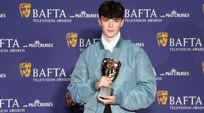fenomenul adolescence a cucerit bafta tv 2026 iata marii castigatori ai serii