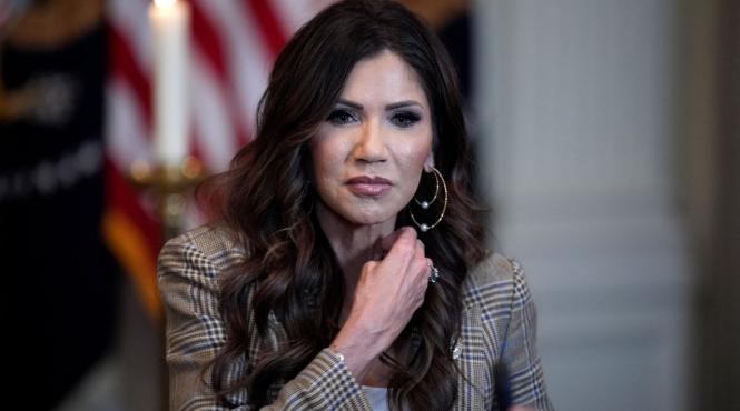 kristi noem anchetata pentru program de 38 de miliarde de dolari
