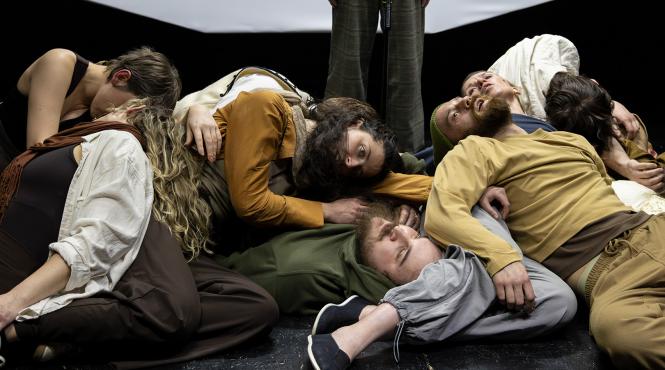 musicalul rascoala productie a teatrului reactor de creatie si experiment din cluj napoca merge in turneu