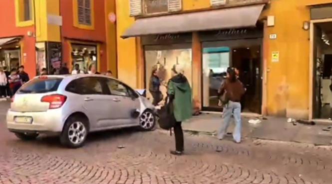 atac modena sofer pietoni 7 raniti cutit