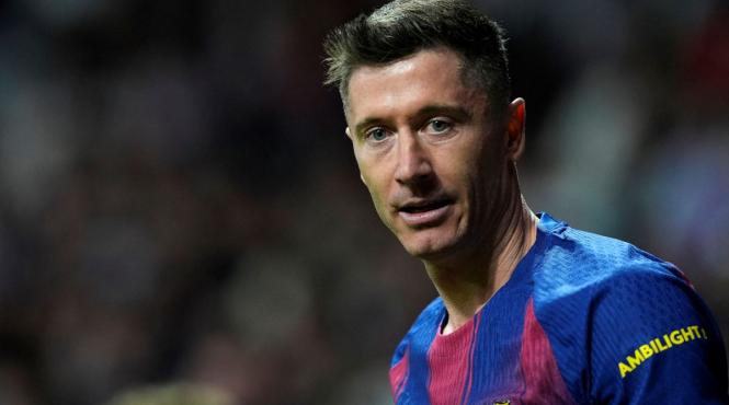 lovitura pentru fc barcelona robert lewandowski anuntat plecarea