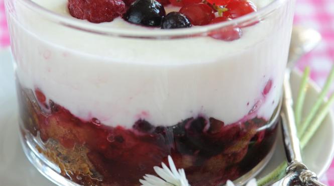 desert vara cum prepari rubarba pahar biscuiti crocanti crema vanilie