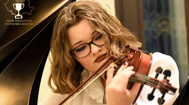 maria dura tanara care a ajuns pe scena filarmonicii lyra george cavadia dupa mii de ore de studiu la vioara in 100 de tineri pentru dezvoltarea romaniei