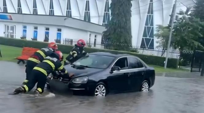 ploi inundatii pompieri