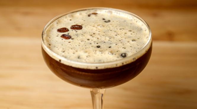 reteta espresso martini cum prepari acasa unul dintre cele mai populare cocktailuri