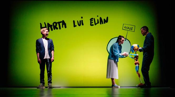 dincolo de litere teatrul gong aduce la bucuresti povestea unui copil care invata sa isi transforme diferenta in putere