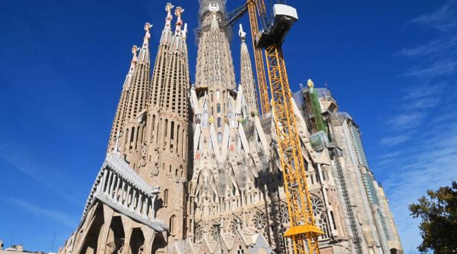 sagrada familia binecuvantata papa leon rugat mormant gaudi