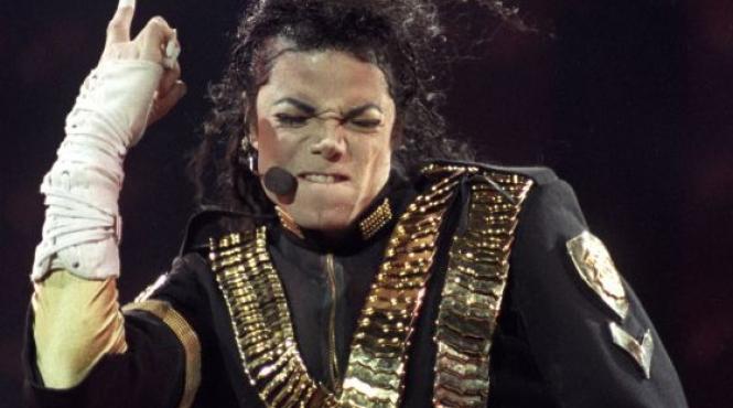 dezvaluiri dupa ani mister de ce aparea michael jackson scena plasturi nas