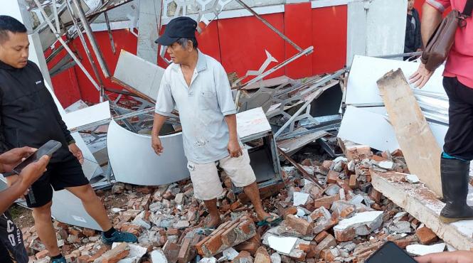 cutremur 6 7 indonezia oamenii fugit strada speriati