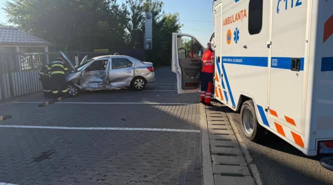 copil transportat la spital implicat intr un accident grav cu ambulanta care il ducea la iasi