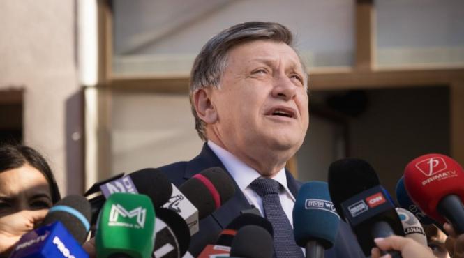 crin antonescu furibund ilie bolojan pnl ocupat abuziv grup nomazi