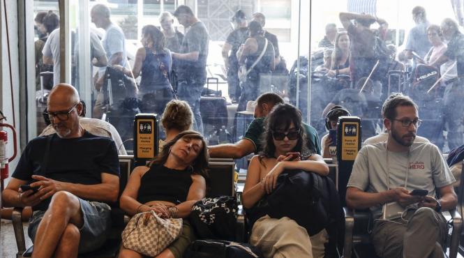 romanii pleaca vacanta cozi 6 ore aeroporturi europa