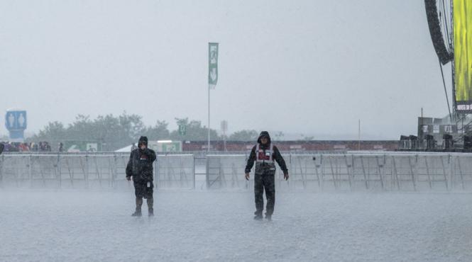 alerta meteo imediata cod rosu ploi torentiale descarcari electrice si grindina 2 iulie