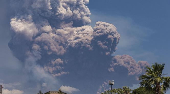 a erupt etna alerta de calatorie pentru sicilia