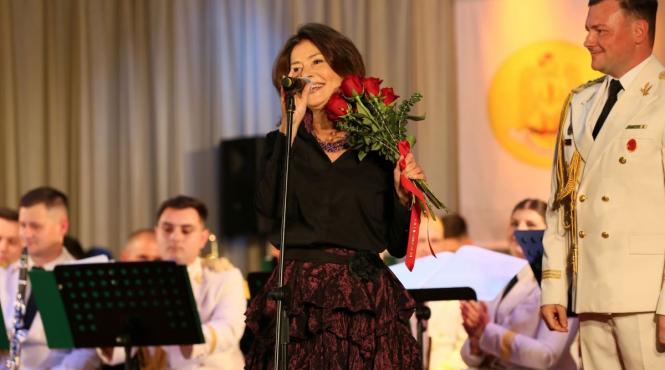 oana sirbu revine lumina reflectoarelor 4 decenii filmul celebra