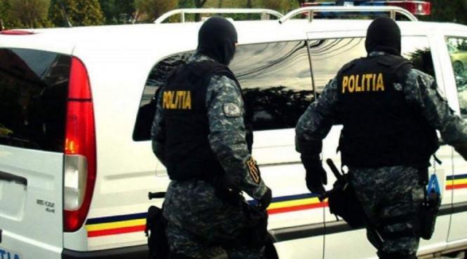 politia romana barbat mascati amenintari moartea