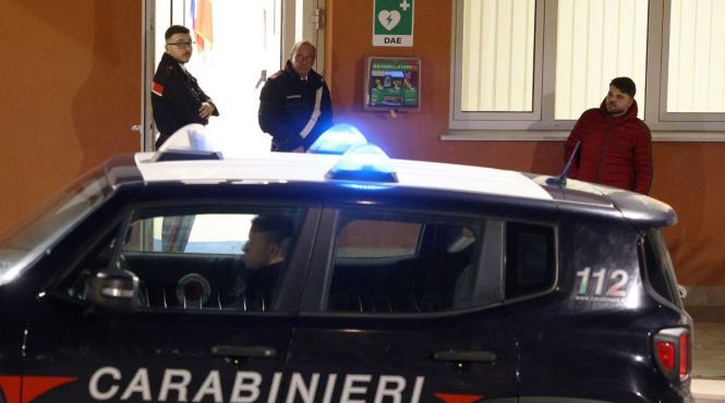 cuplu sechestrat viol italia roman arestat massarosa