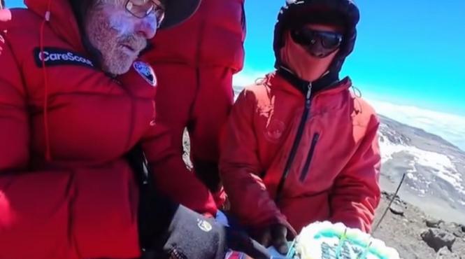 90 ani fost medic urcat kilimanjaro ziua lui
